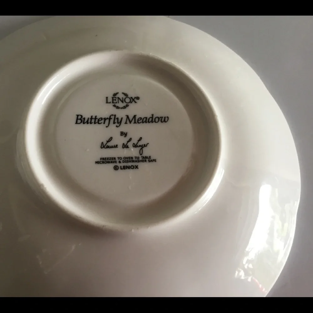 LENOX BUTTERFLY MEADOW  (Lady Bug & Grasshopper Motifs)TEA CUP‎